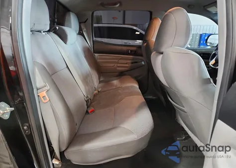 2015 Toyota Tacoma Double Cab z USA, uszkodzony, nr VIN 5TFLU4EN0FX132110